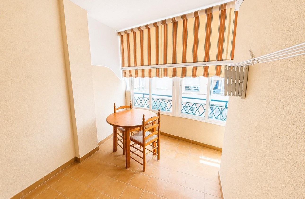 Resale - Apartment - Torrevieja - Estacion de autobuses