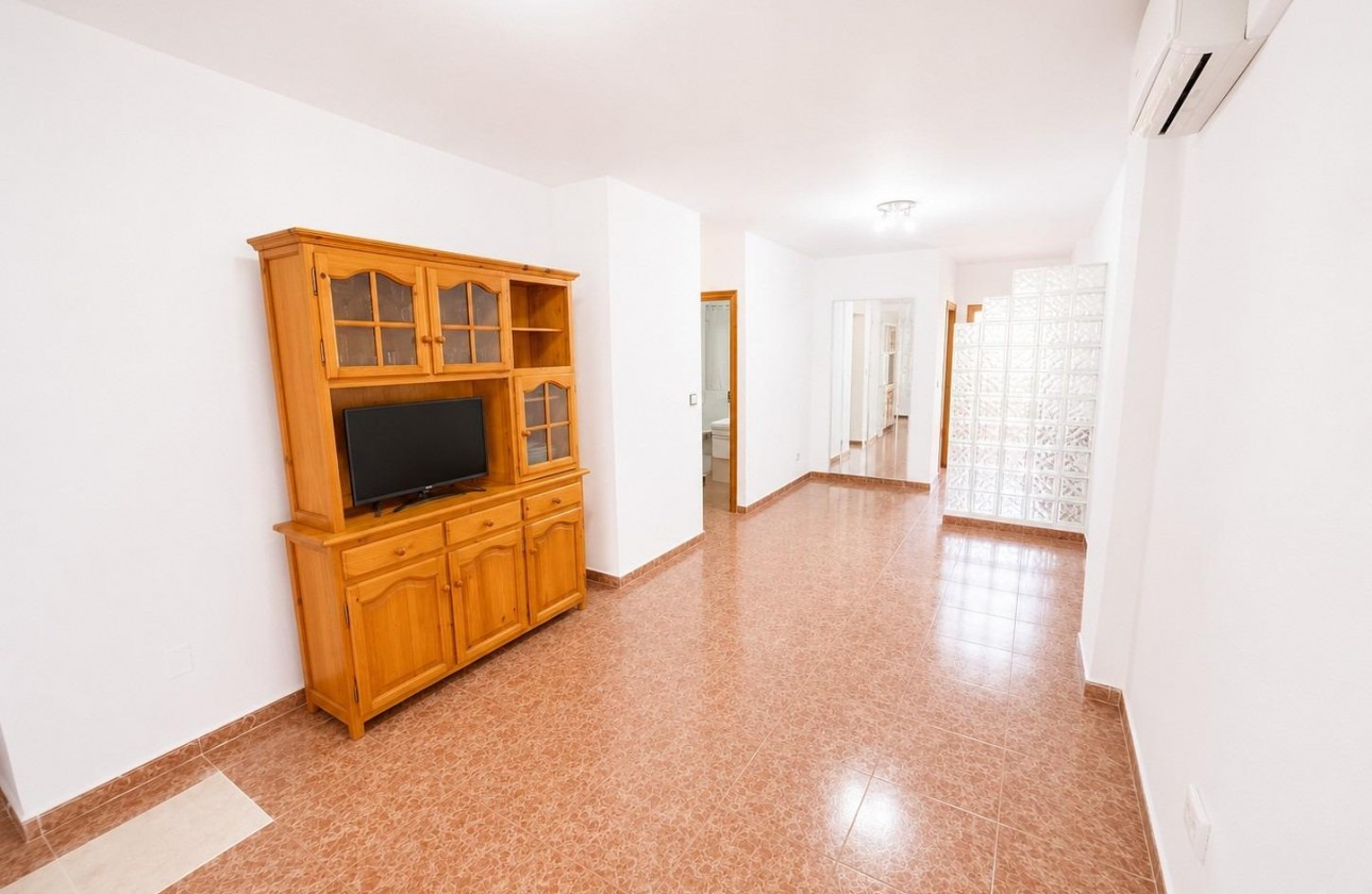 Resale - Apartment - Torrevieja - Estacion de autobuses