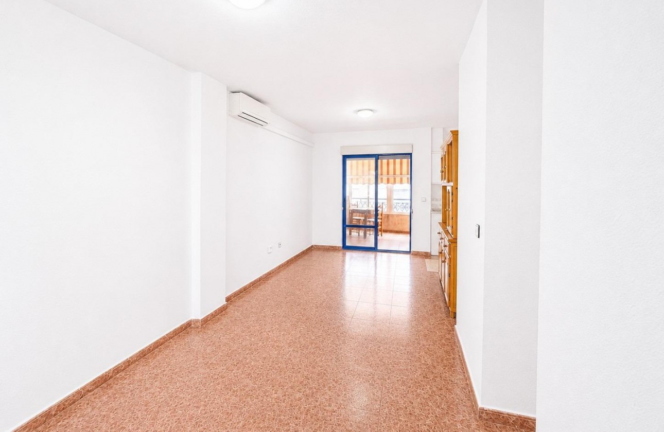 Resale - Apartment - Torrevieja - Estacion de autobuses
