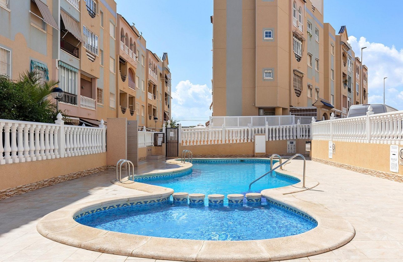 Resale - Apartment - Torrevieja - La Mata pueblo