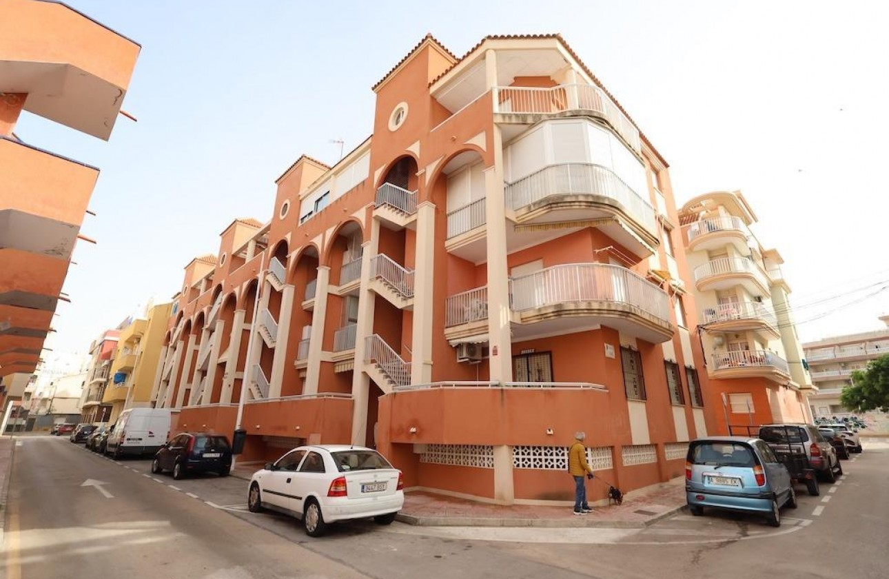 Resale - Apartment - Torrevieja - La Mata pueblo