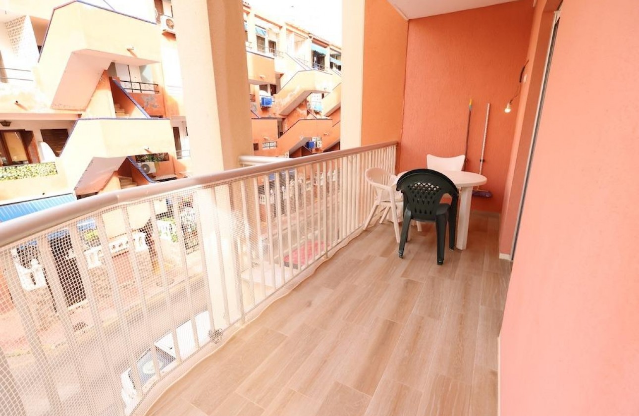 Resale - Apartment - Torrevieja - La Mata pueblo
