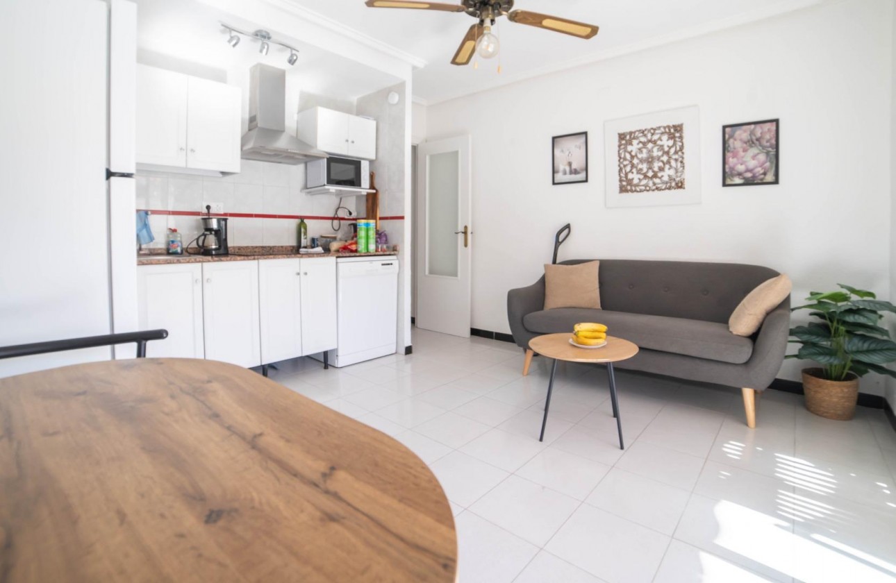 Resale - Apartment - Torrevieja - La Mata pueblo