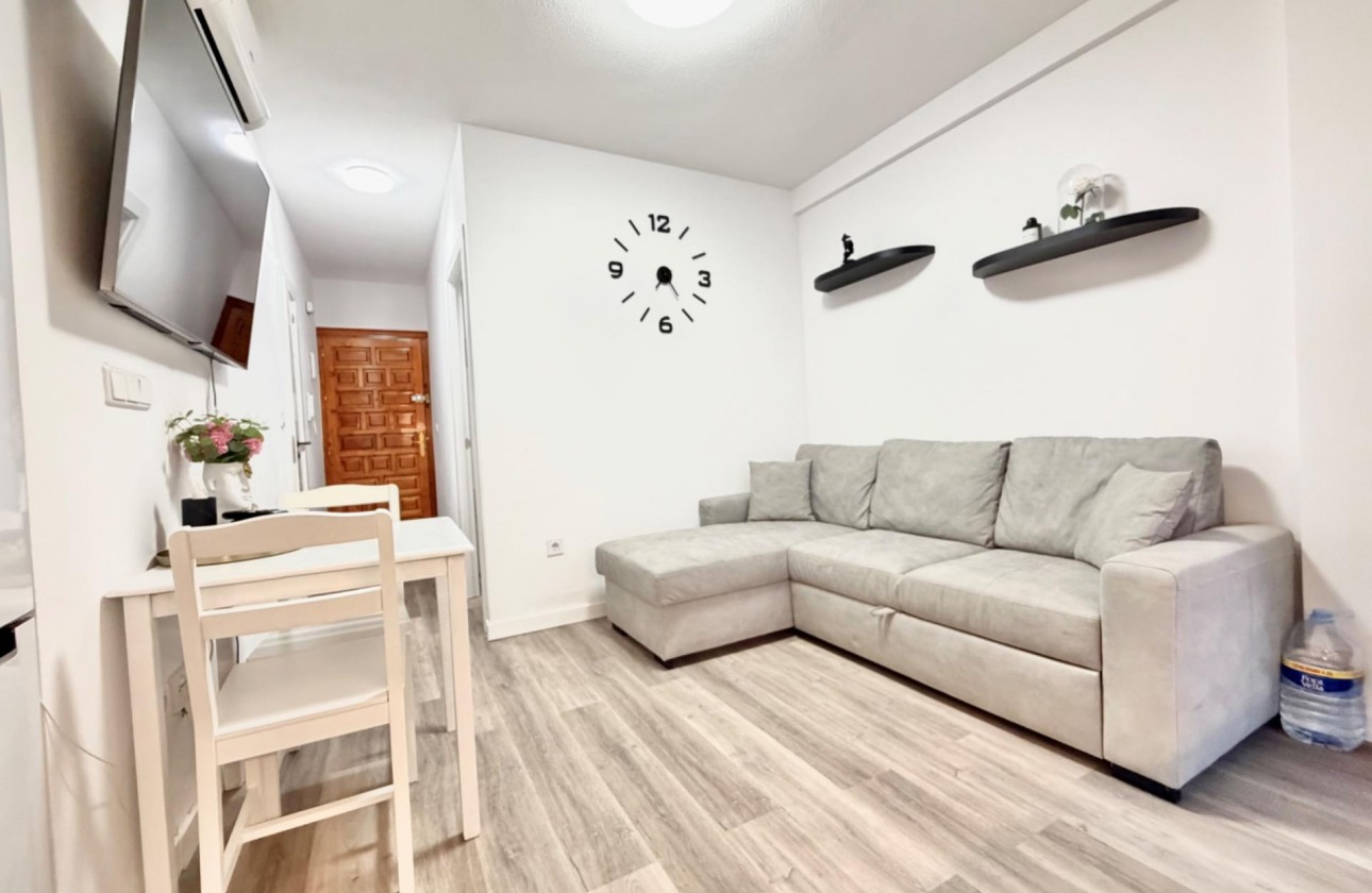 Resale - Apartment - Torrevieja - La Mata pueblo