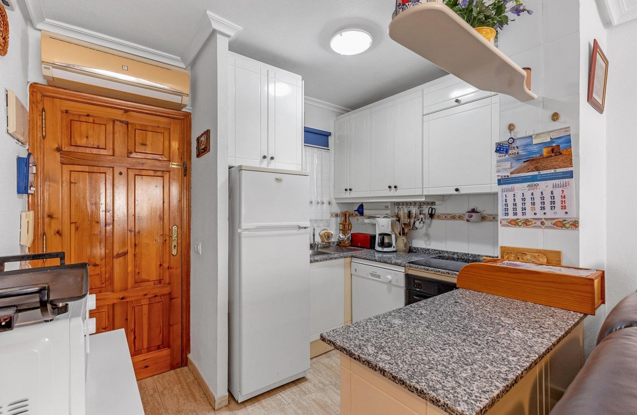 Resale - Apartment - Torrevieja - La Siesta - El Salado - Torreta