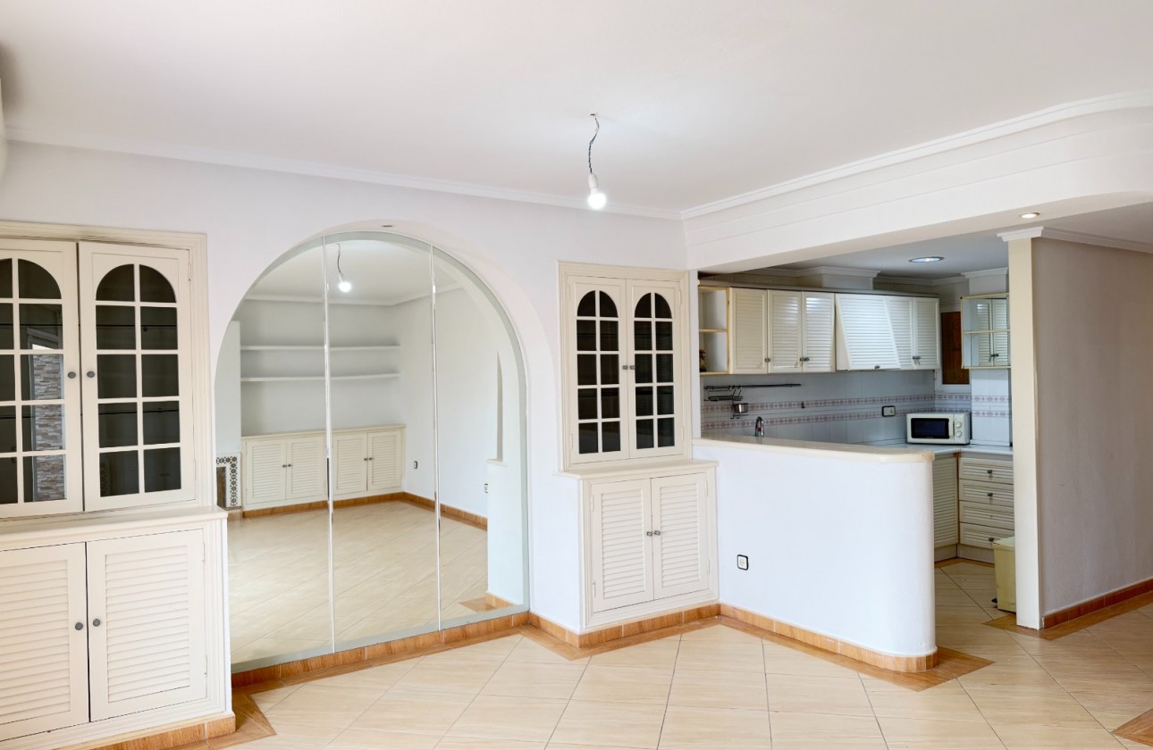 Resale - Apartment - Torrevieja - Los Locos