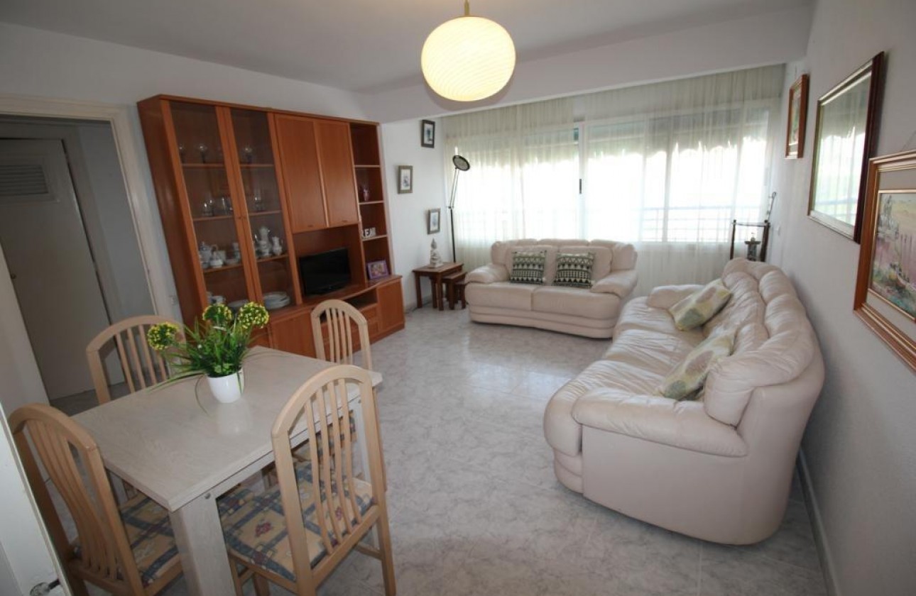 Resale - Apartment - Torrevieja - Paseo maritimo