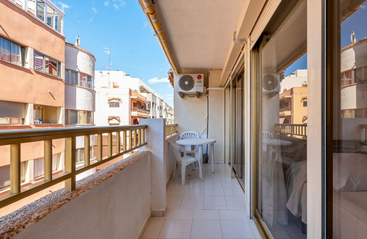 Resale - Apartment - Torrevieja - Playa de los locos