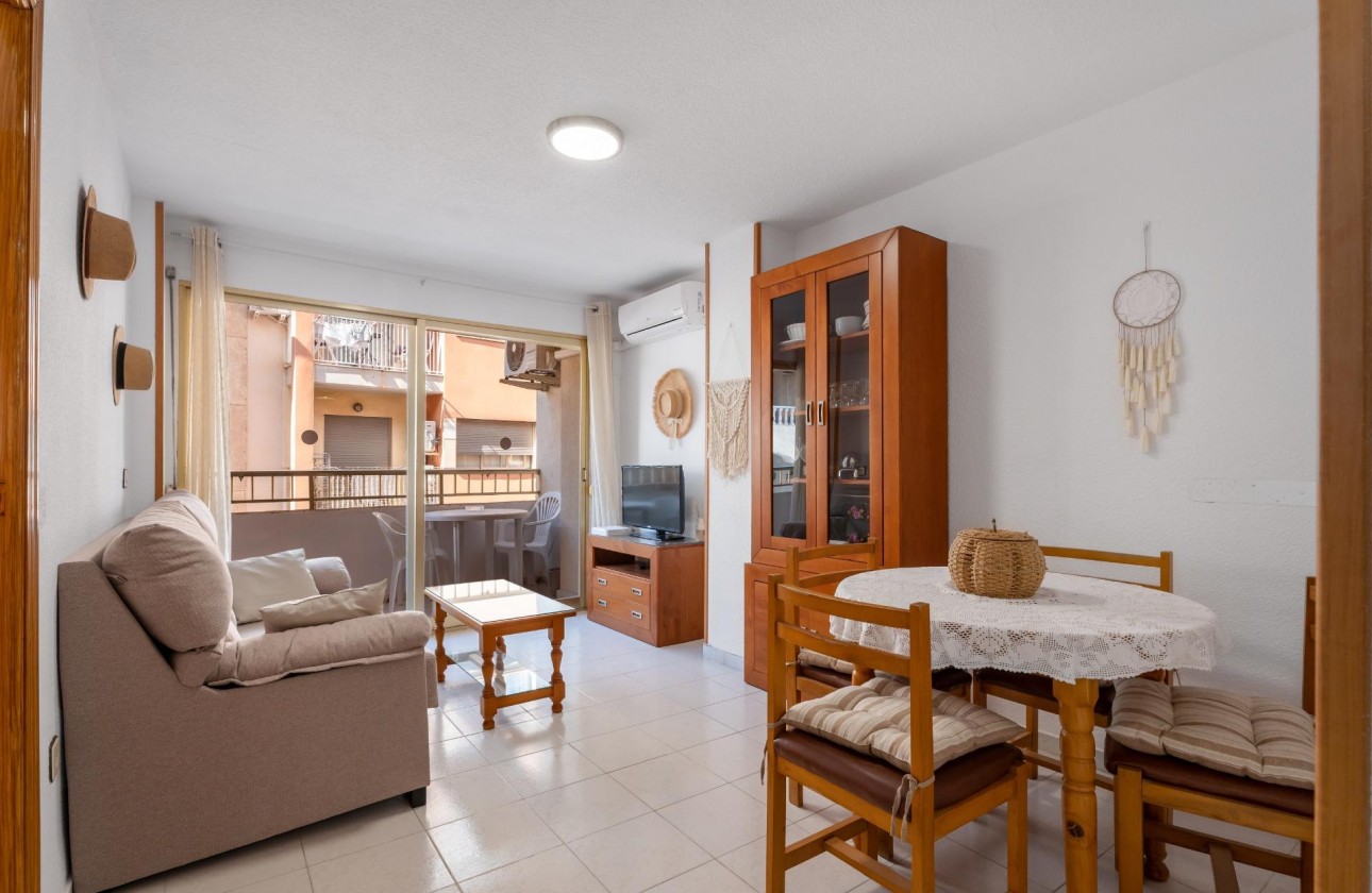 Resale - Apartment - Torrevieja - Playa de los locos