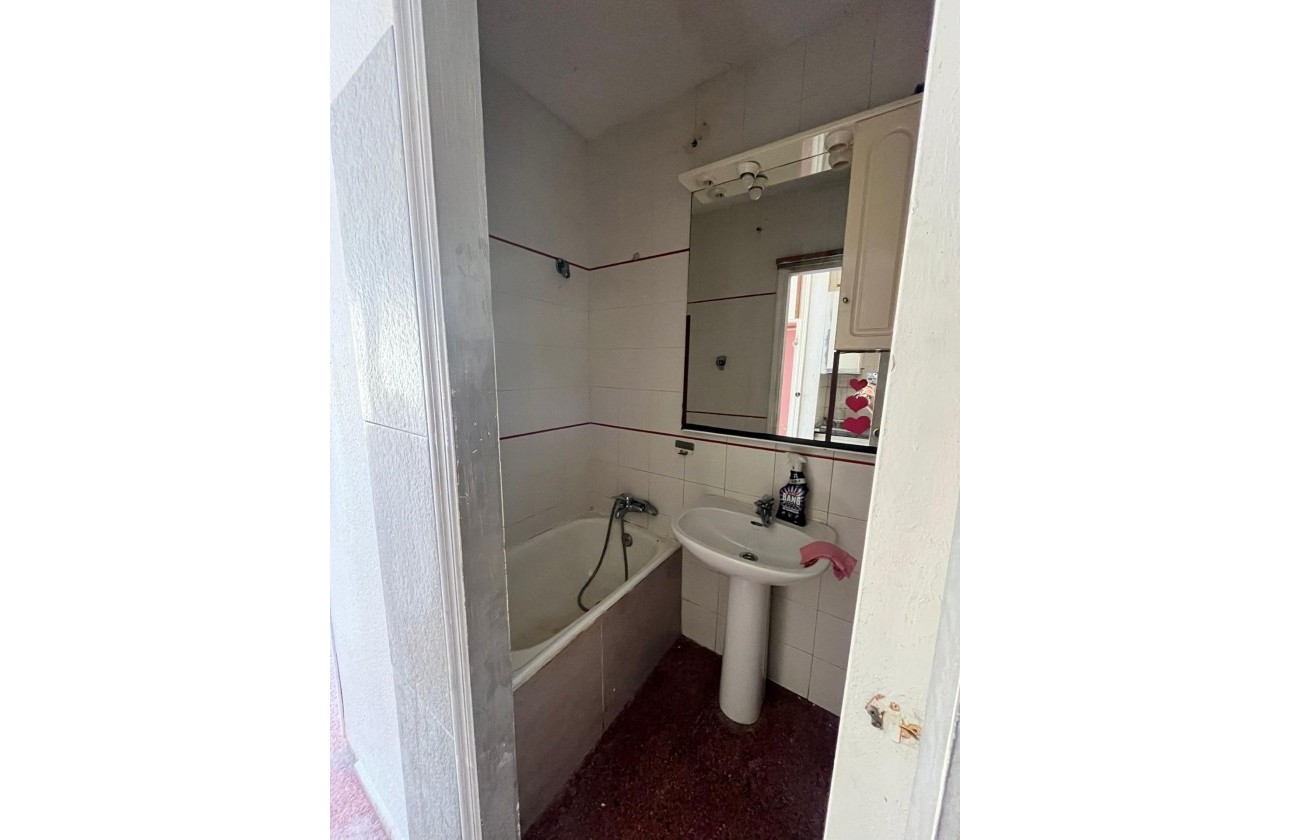 Resale - Apartment - Torrevieja - Playa de los locos