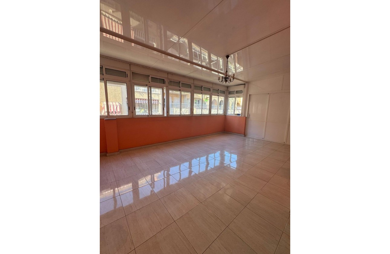 Resale - Apartment - Torrevieja - Playa de los locos