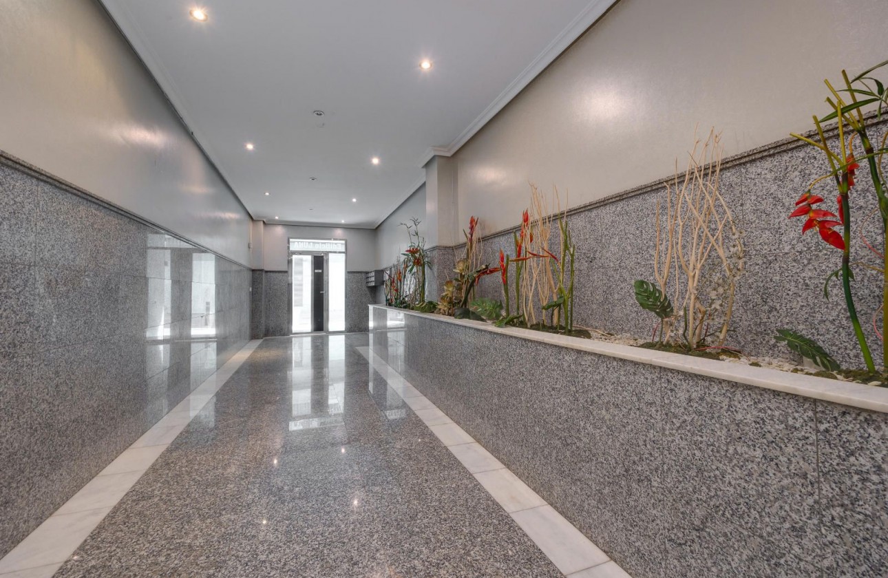 Resale - Apartment - Torrevieja - Playa del Acequión