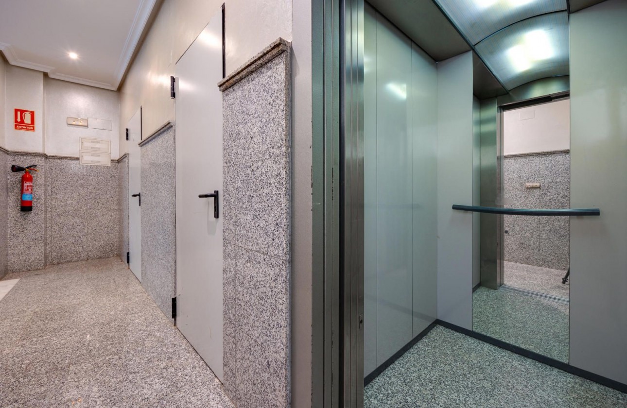 Resale - Apartment - Torrevieja - Playa del Acequión
