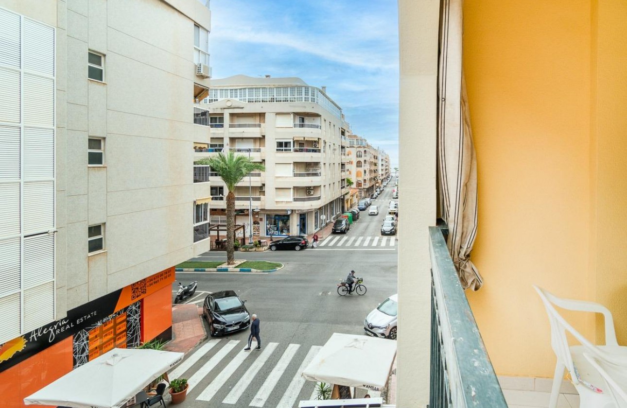 Resale - Apartment - Torrevieja - Playa del cura