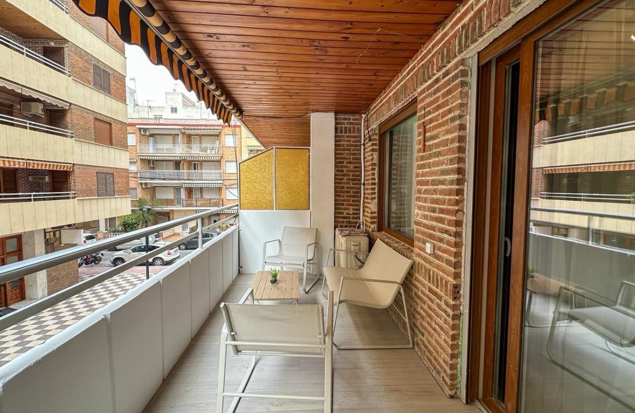 Resale - Apartment - Torrevieja - Playa Los Naufragos