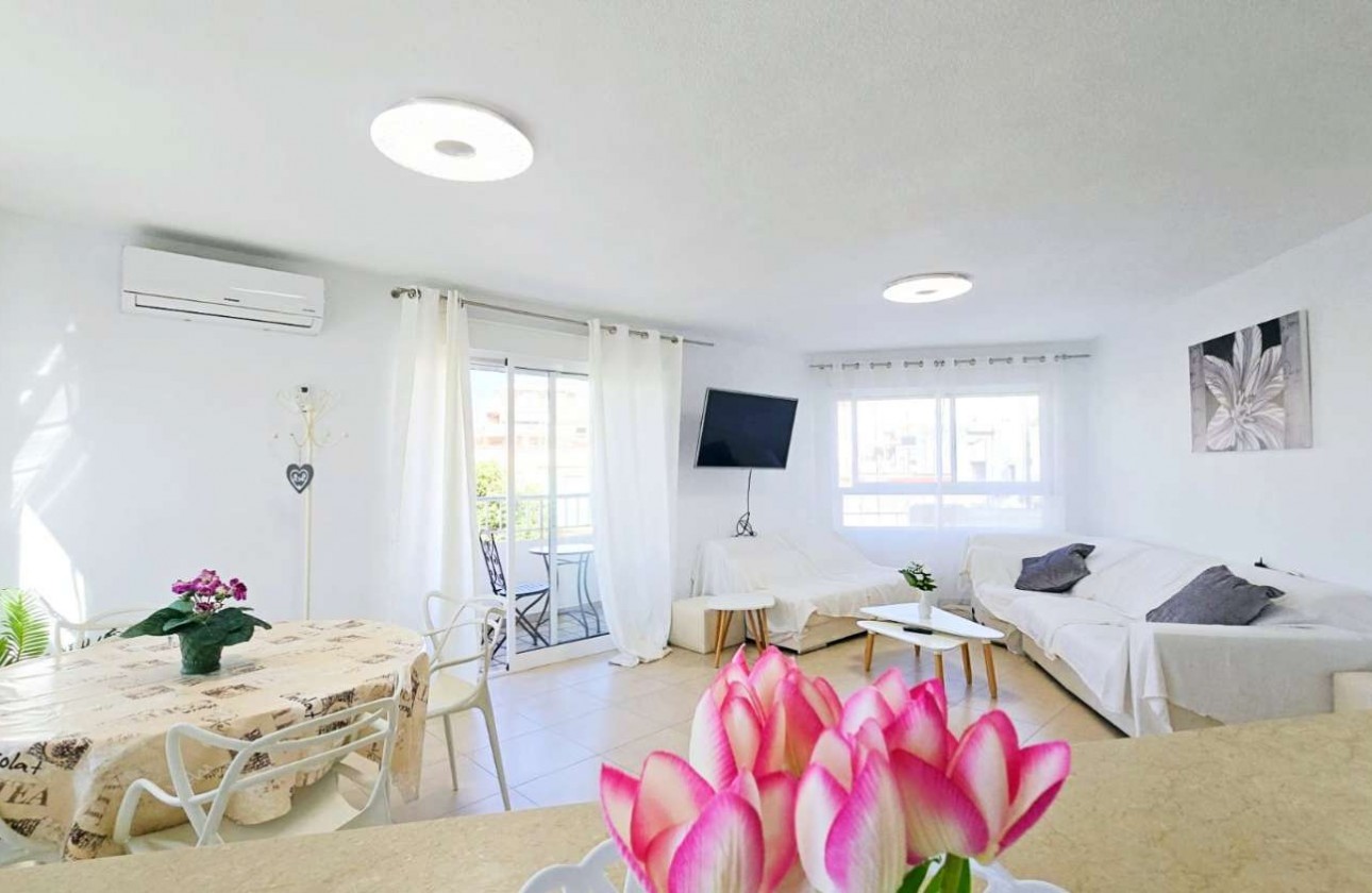 Resale - Apartment - Torrevieja - Puerto Deportivo