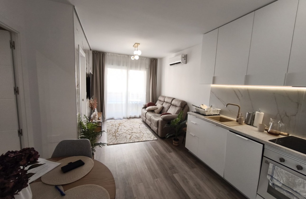 Resale - Apartment - Torrevieja - Torrevieja Centro