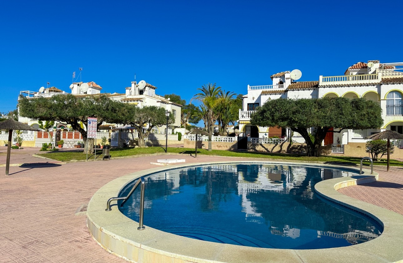 Resale - Apartment - Villamartin - Costa Blanca