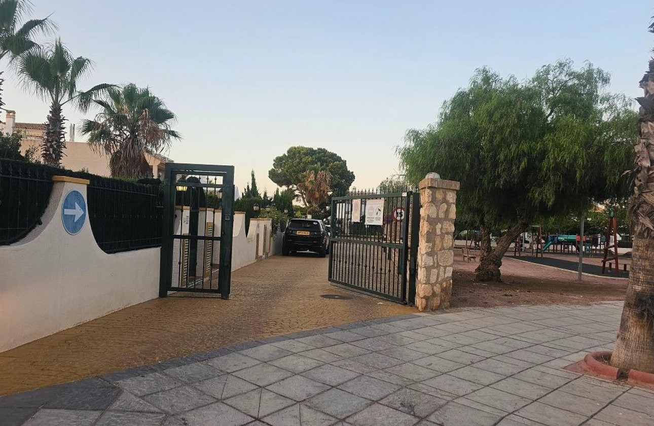 Resale - Bungalow - Orihuela Costa - Cabo Roig