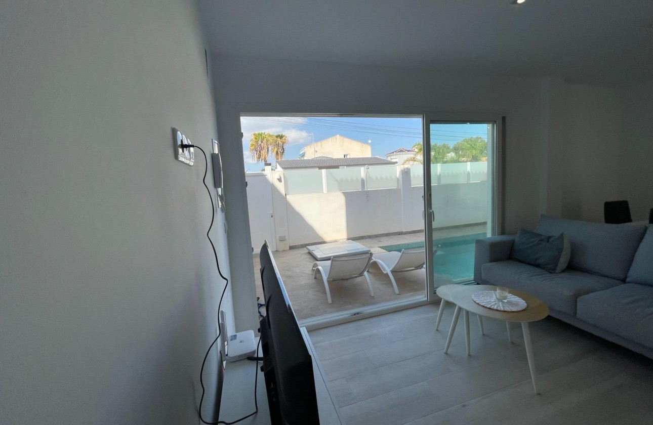 Resale - Bungalow - Orihuela Costa - Cabo Roig