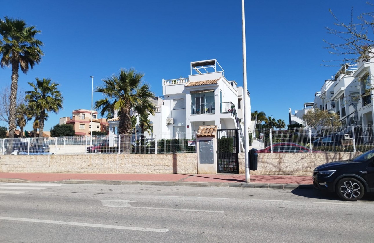 Resale - Bungalow - Torrevieja - Aguas nuevas 1