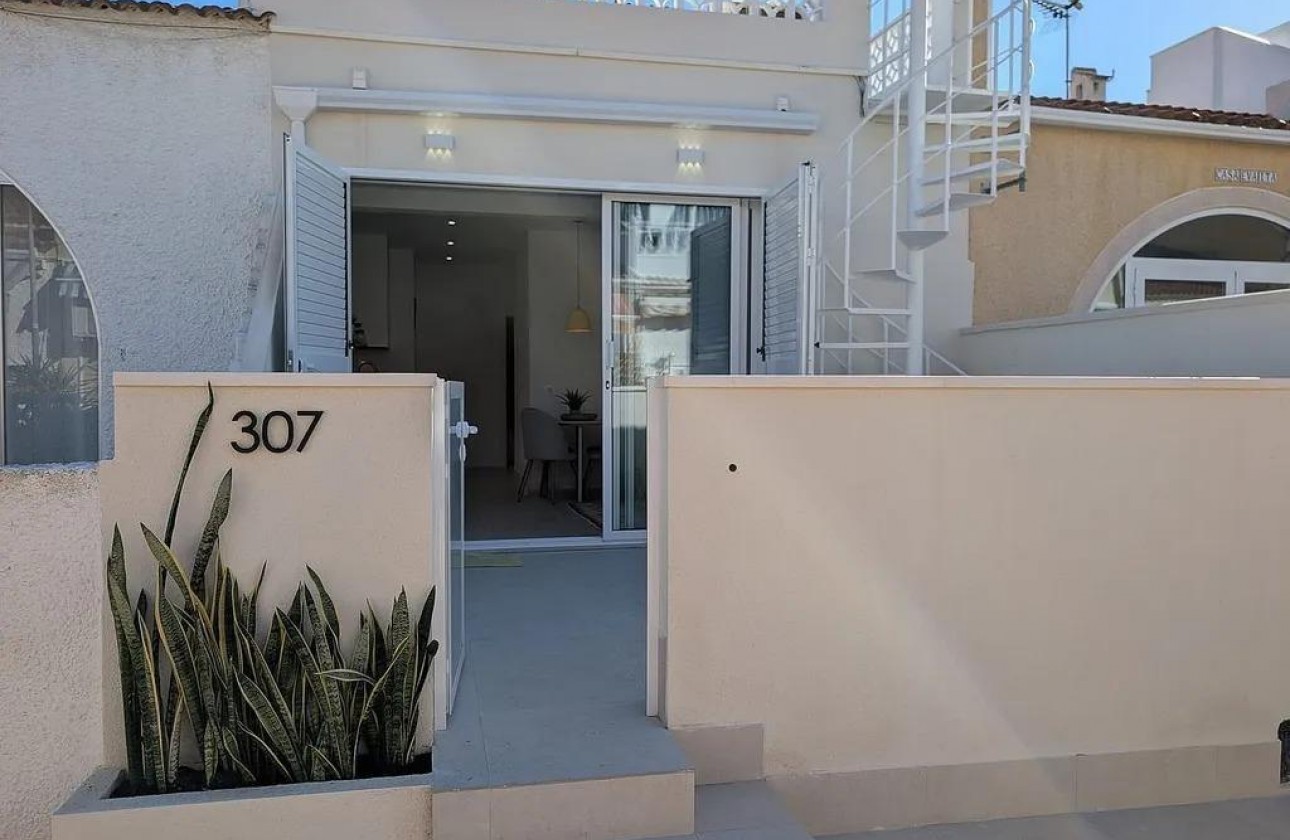 Resale - Bungalow - Torrevieja - La Siesta - El Salado - Torreta