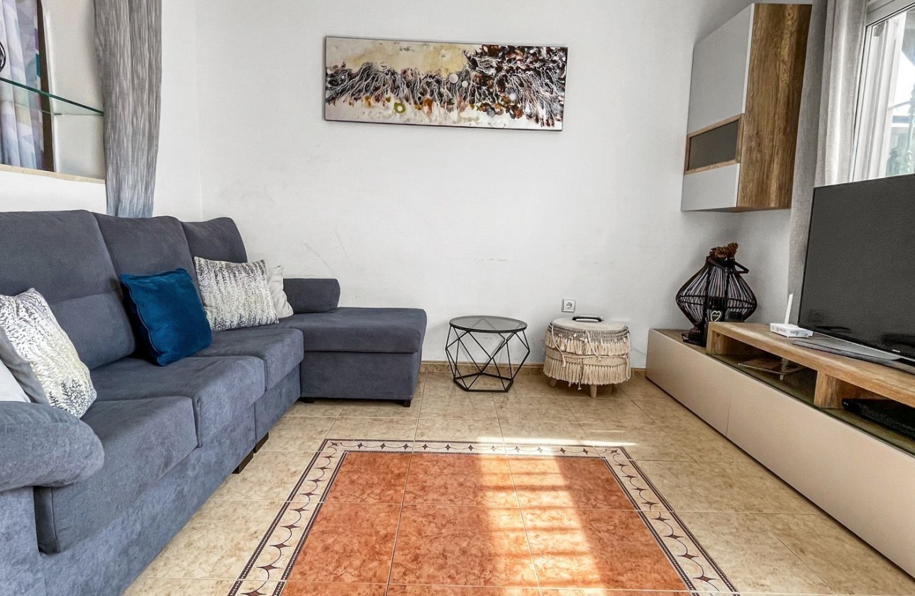 Resale - Bungalow - Torrevieja - La Siesta - El Salado -  Torreta