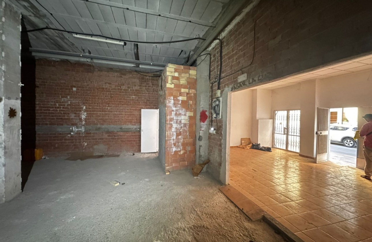 Resale - Commercial - Torrevieja - Playa Los Locos