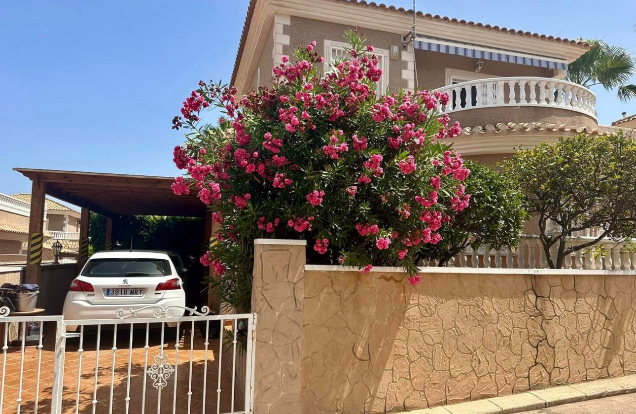 Resale - Detached House / Villa - Los Altos