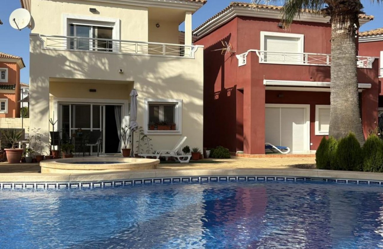 Resale - Detached Villa - Altaona Golf and Country Village - Altaona Golf - Country Village