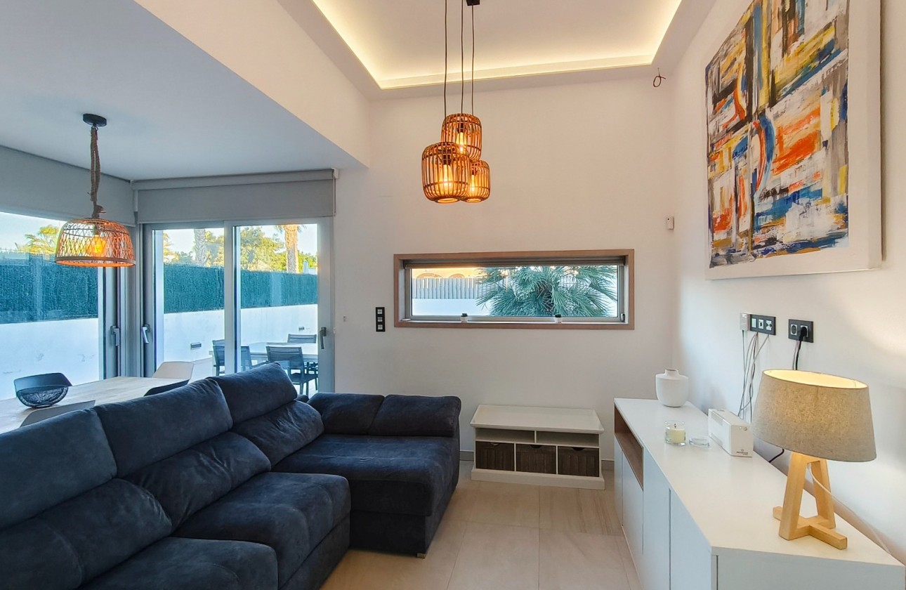 Resale - Detached Villa - Guardamar del Segura - EL RASO