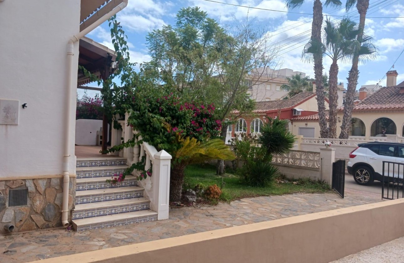 Resale - Detached Villa - Orihuela Costa - Punta Prima