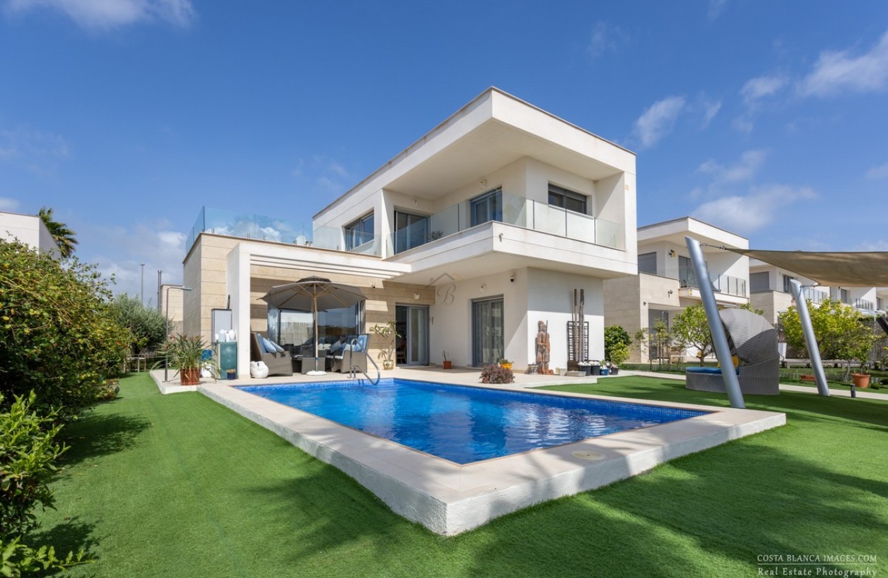 Resale - Detached Villa - Orihuela Costa - Vistabella Golf