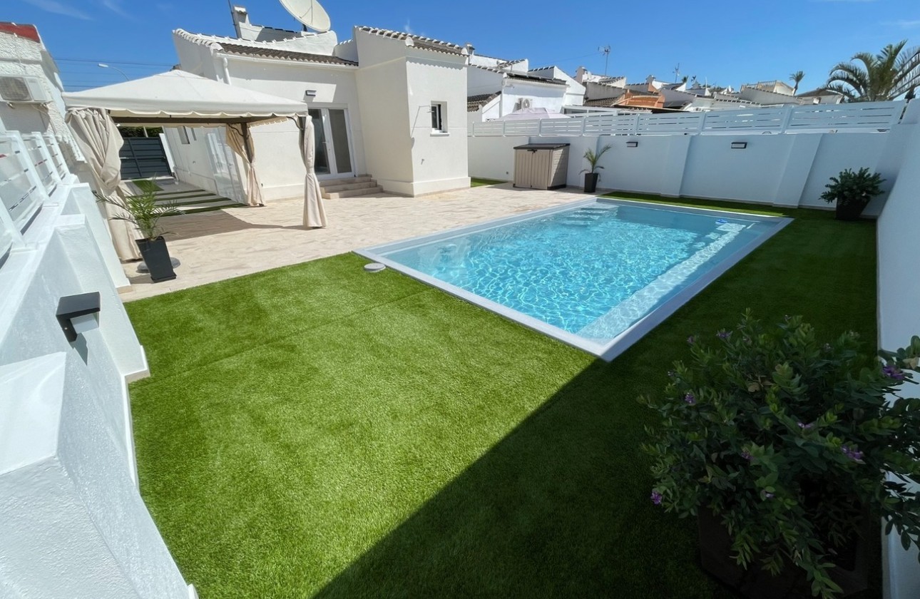 Resale - Detached Villa - Torrevieja - 300