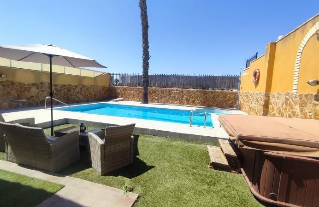 Resale - Detached Villa - Torrevieja - Aguas nuevas 1