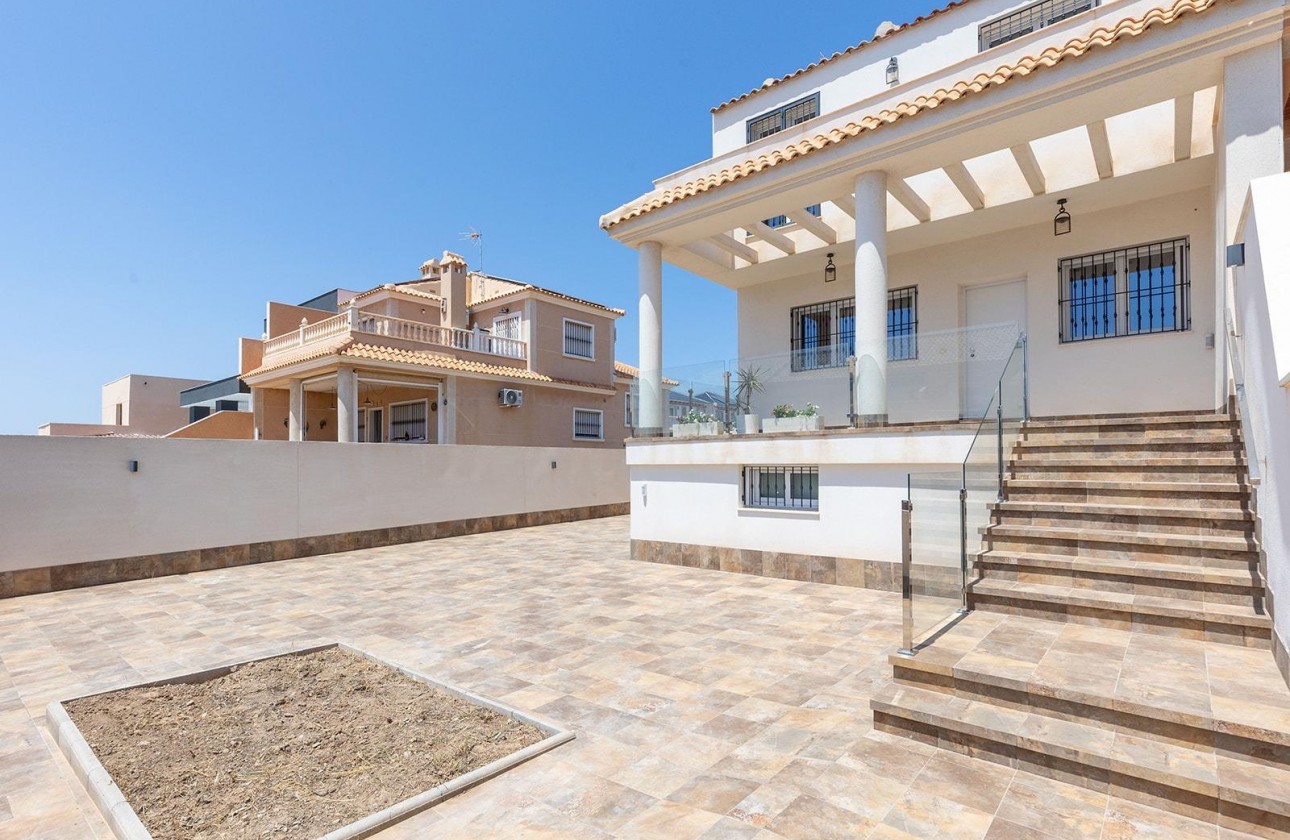 Resale - Detached Villa - Torrevieja - Aguas nuevas 1