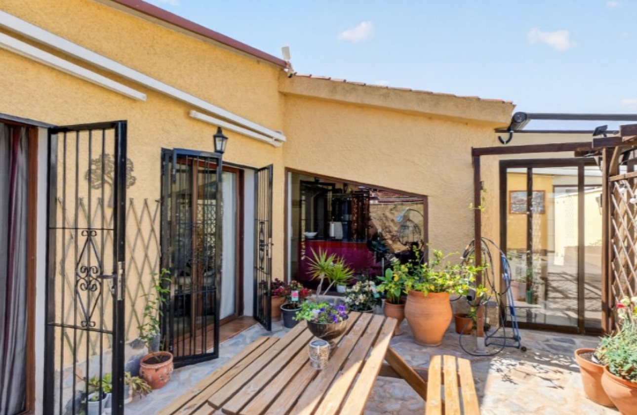 Resale - Detached Villa - Torrevieja - Costa Blanca