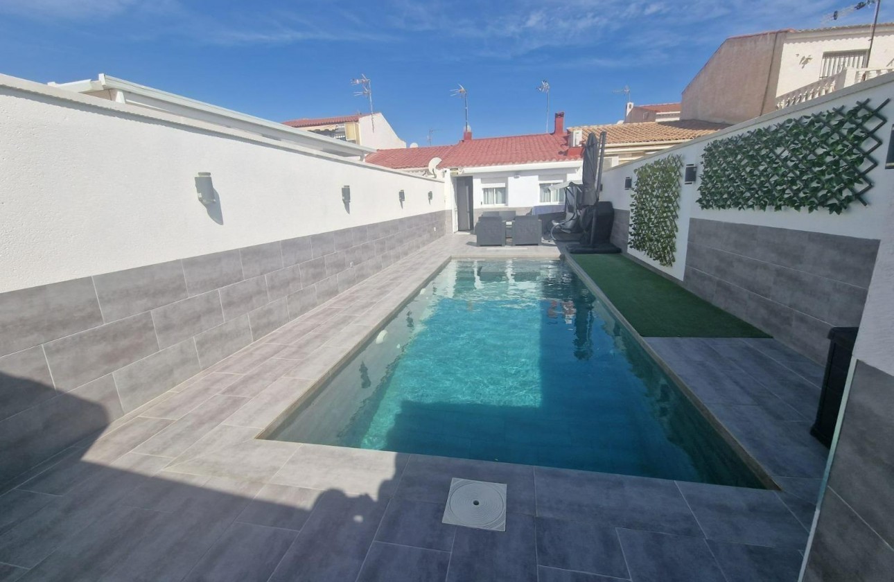 Resale - Detached Villa - Torrevieja - Paseo maritimo