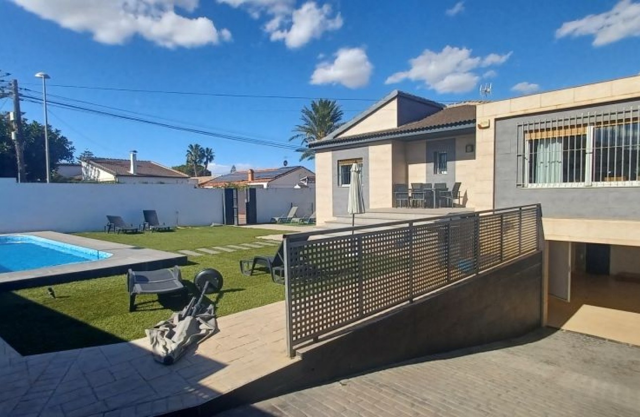 Resale - Detached Villa - Torrevieja