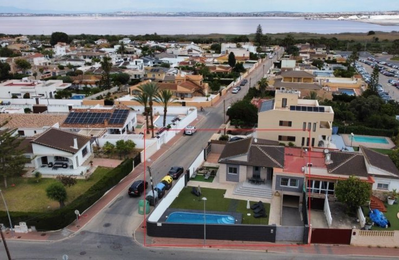 Resale - Detached Villa - Torrevieja