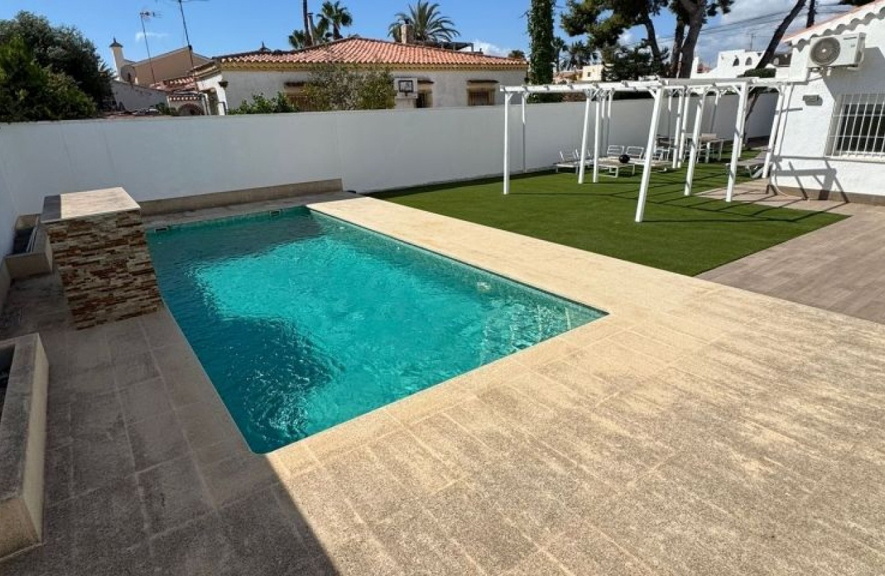 Resale - Detached Villa - Torrevieja
