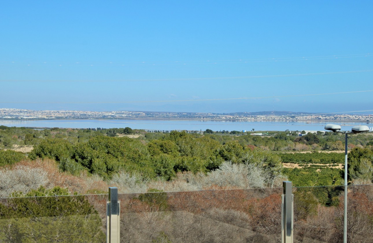 Resale - Detached Villa - Villamartin