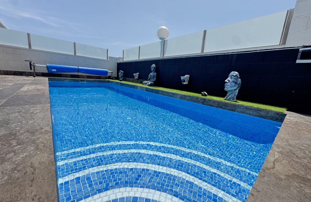 Resale - Detached Villa - Villamartin