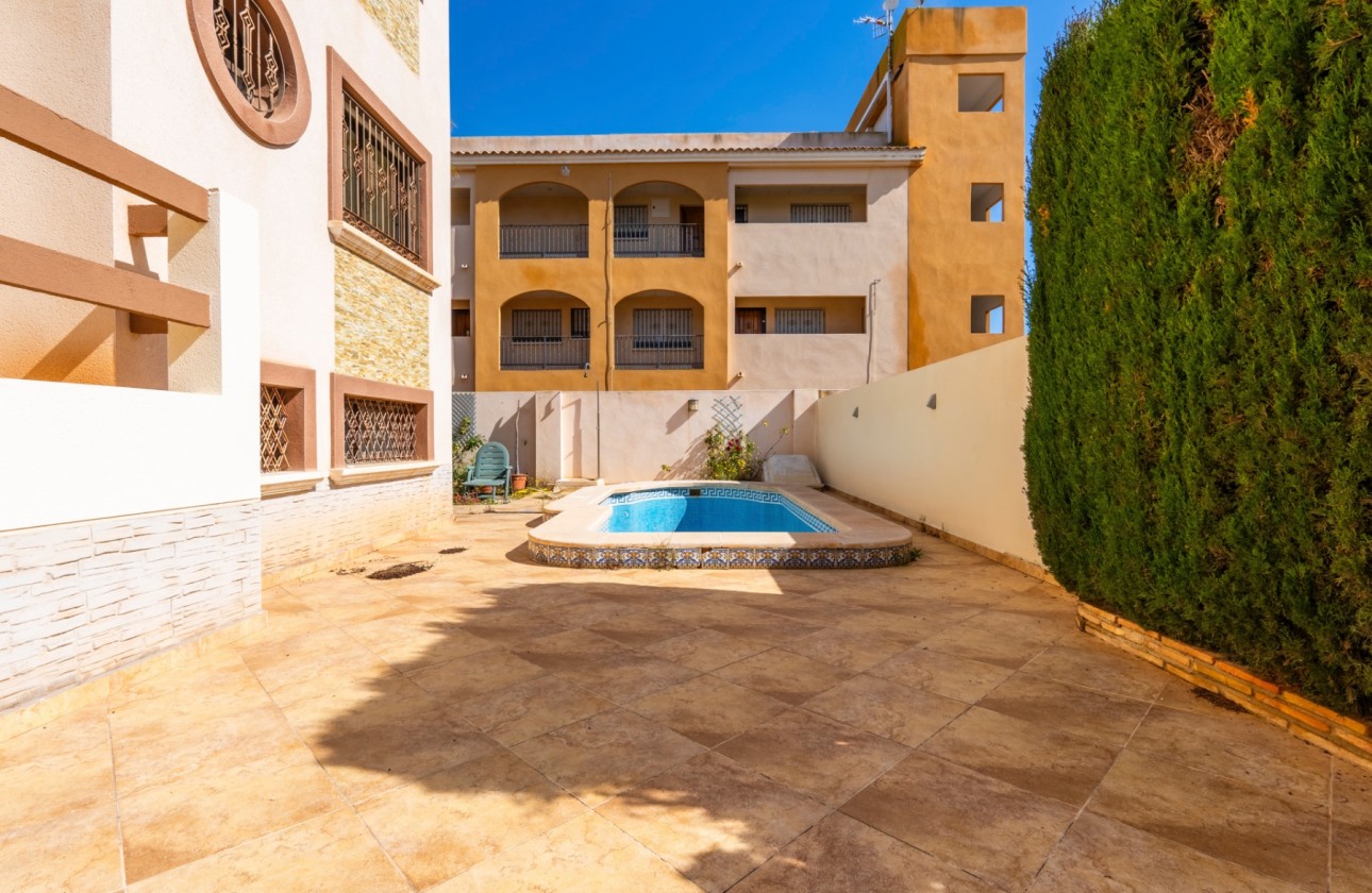 Resale - Detached Villa - Villamartin