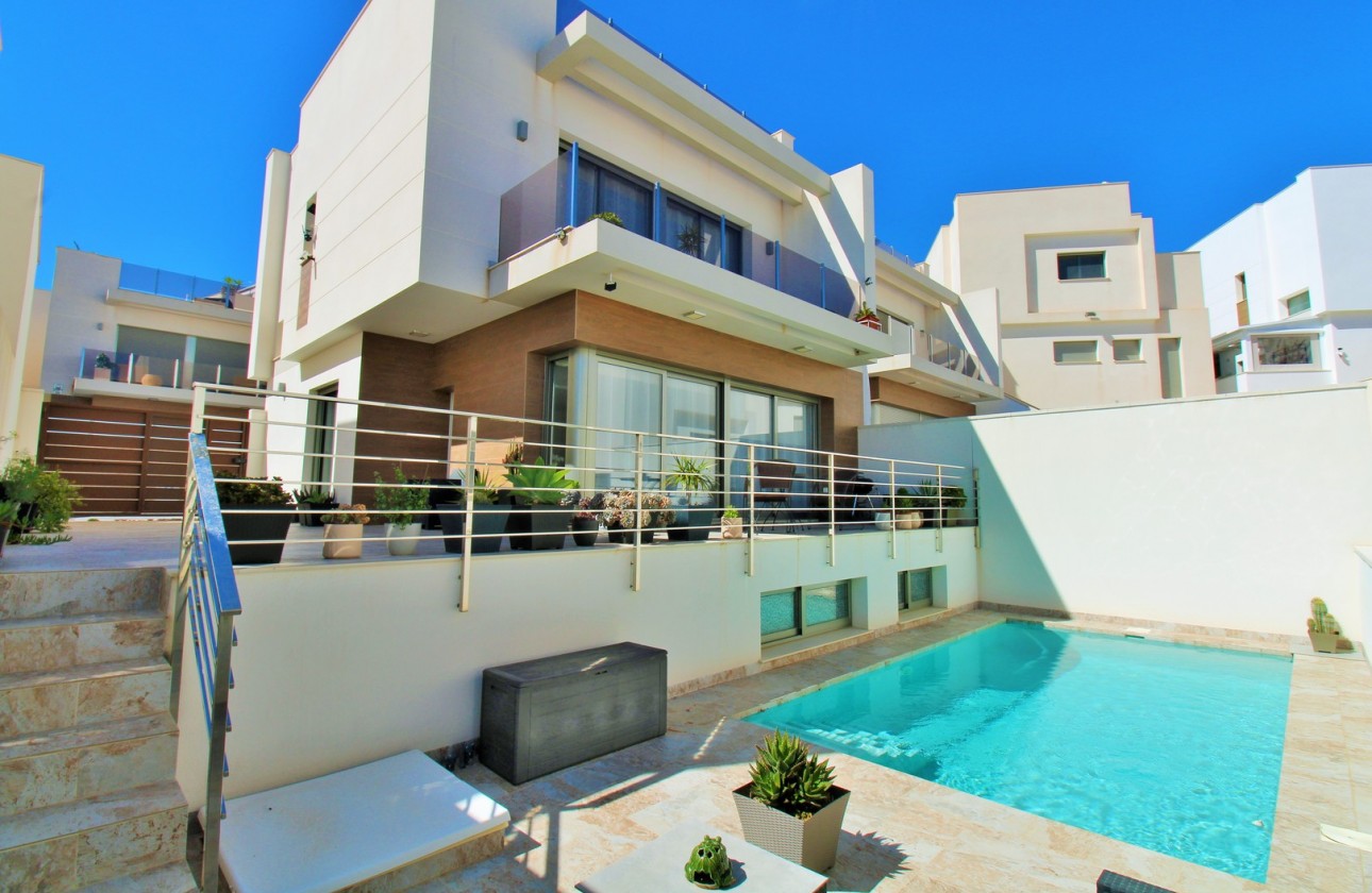 Resale - Detached Villa - Villamartin