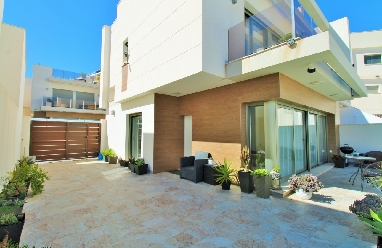 Resale - Detached Villa - Villamartin