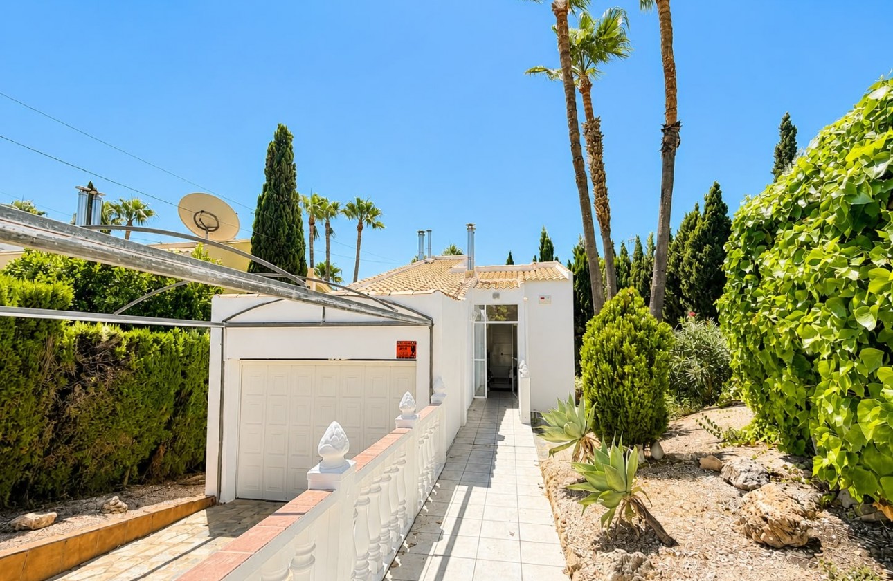 Resale - Detached Villa - Villamartin