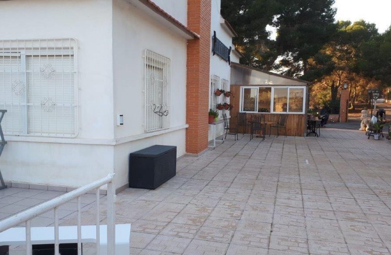Resale - finca - Torrevieja - Los balcones