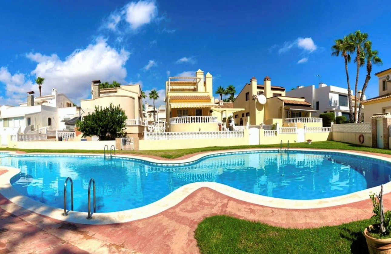 Resale - Semi-Detached Villa - Orihuela Costa - Playa Flamenca