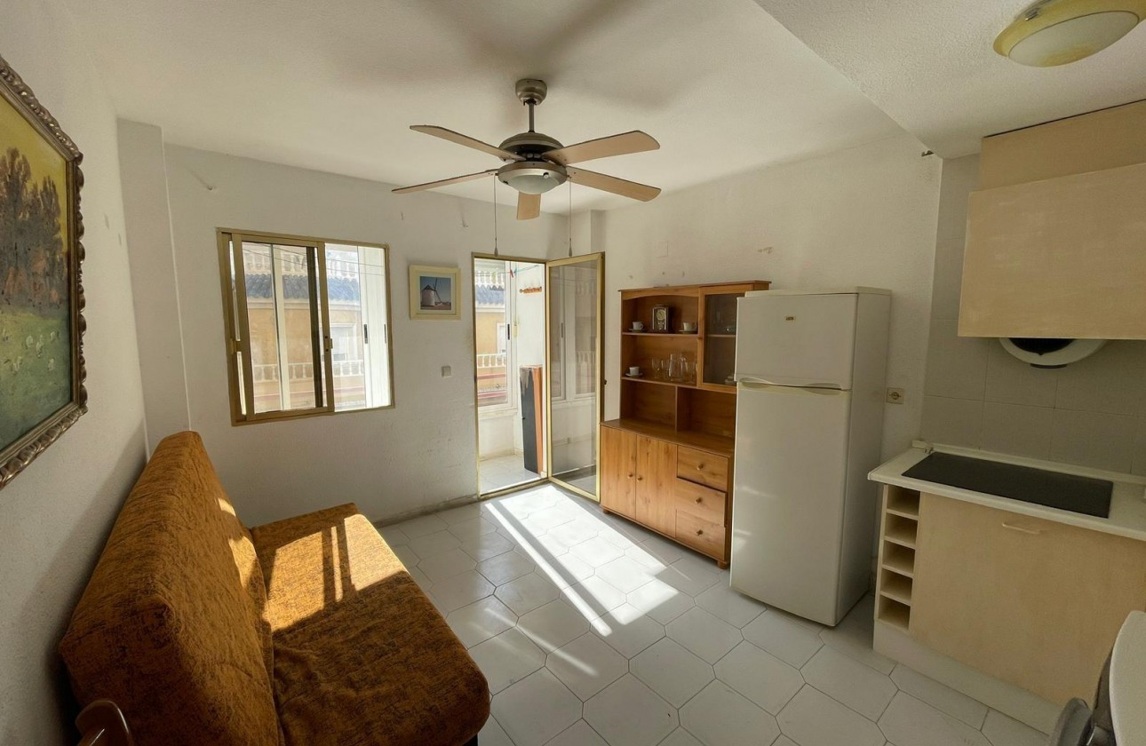 Resale - Studio apartment  - Torrevieja - Centro